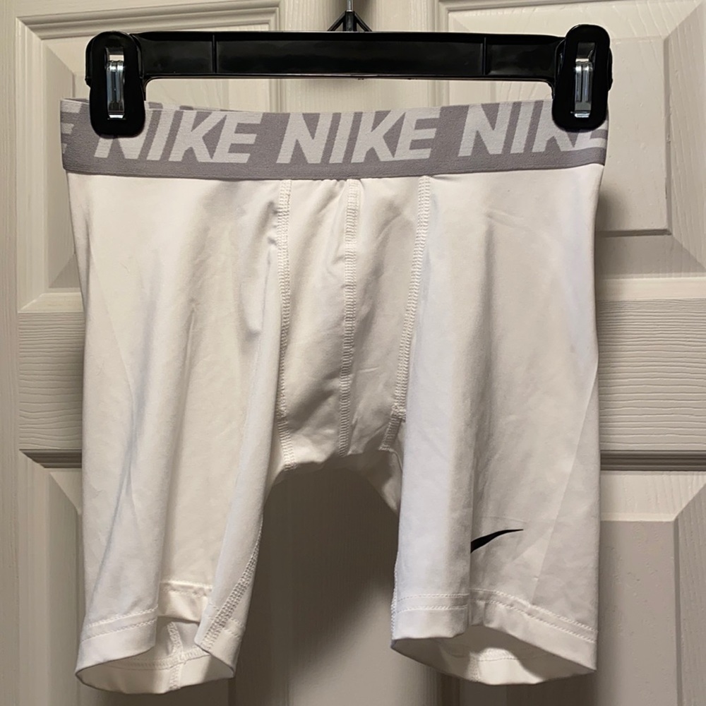 Boys Nike training shorts Large